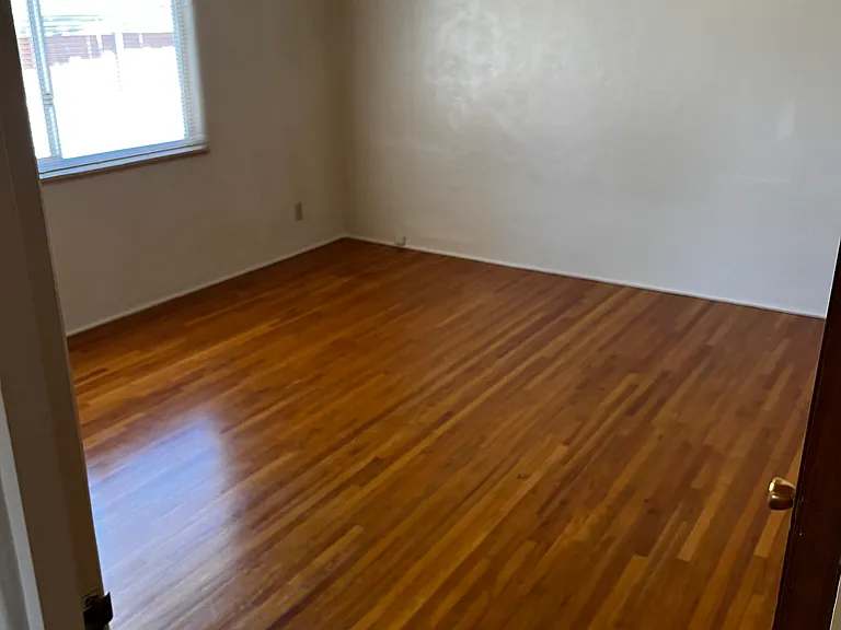 1238 Girard Blvd NE — Photo 6