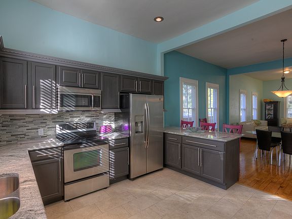 4th image of 603 E Amelia Ave