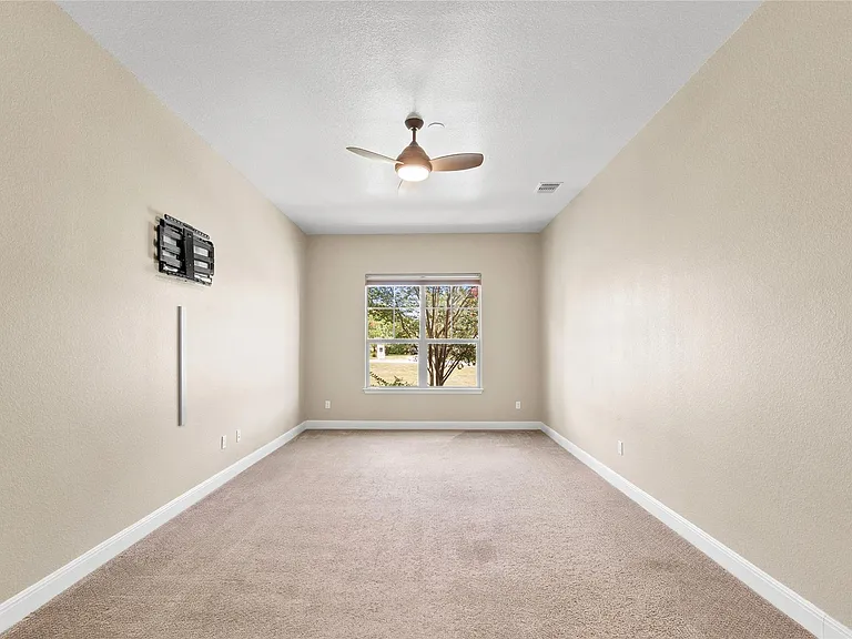 900 Hawthorne Loop — Photo 29