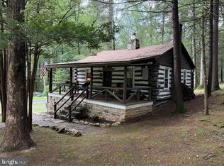 327 Perry Dr, Fayetteville, PA 17222