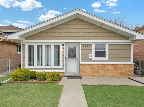 7742 Moody Ave, Burbank, IL 60459