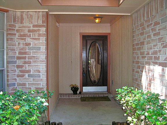 3rd image of 4703 Newpark Dr