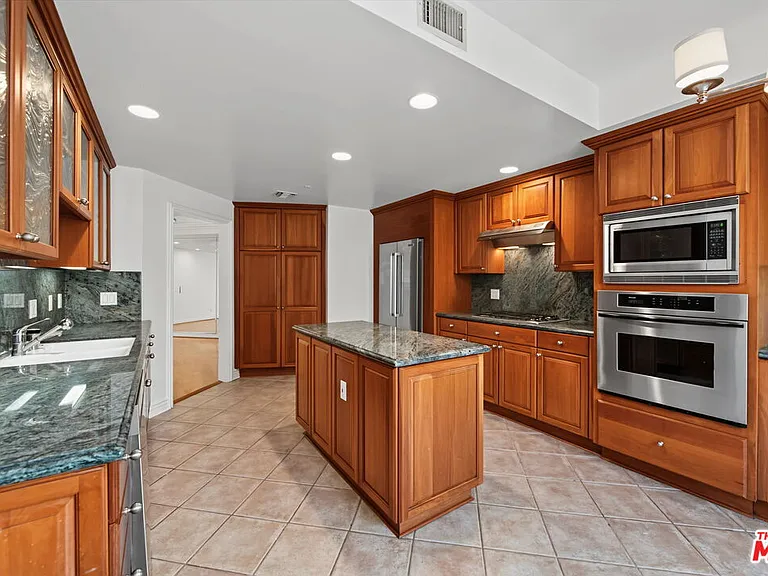 430 N Oakhurst Dr #Penthouse 406 — Photo 23