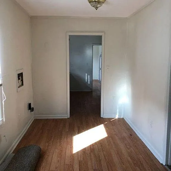 418 Price Rd — Photo 4