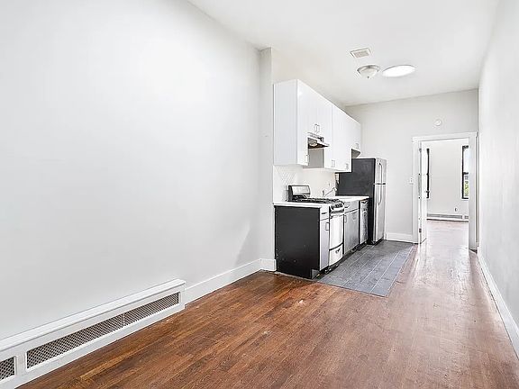 3rd image of 838 Jefferson Ave APT 3L