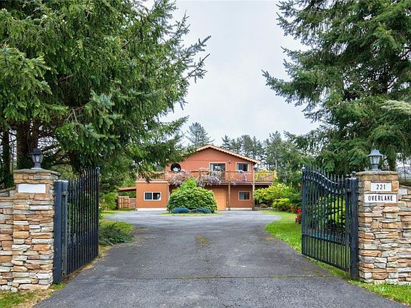 3rd image of 221 Overlake St NE