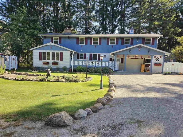 E1221 Mertl Ln, Waupaca, WI 54981