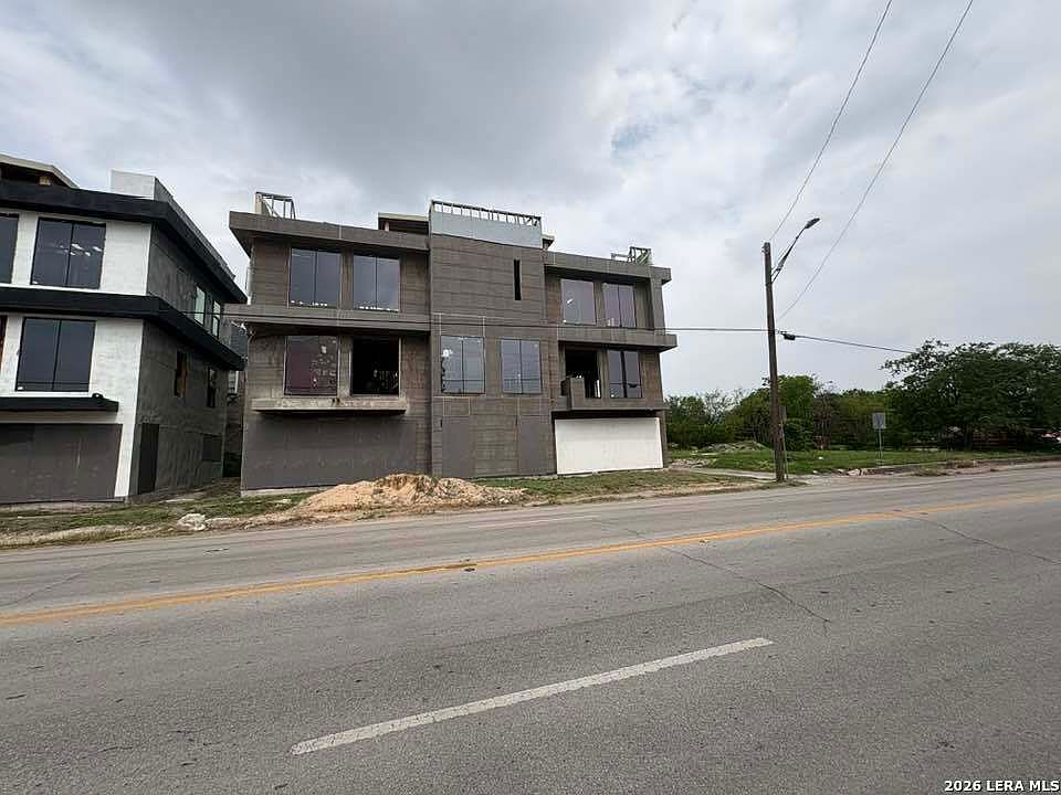 2nd image of 412 S HACKBERRY ST
