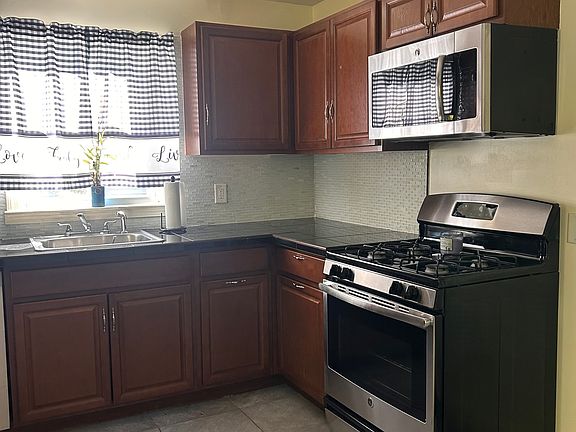 4th image of 77 John Street