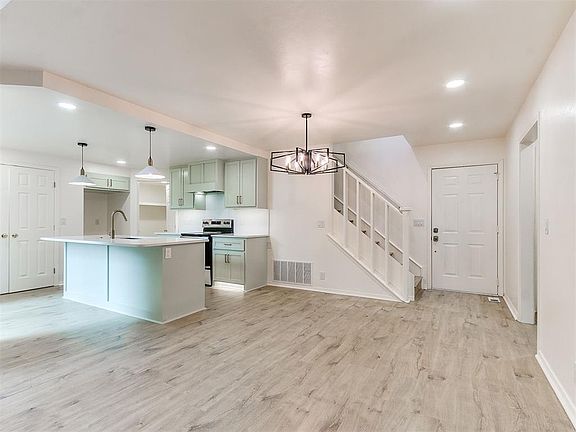 5th image of 15 Coventry Ct