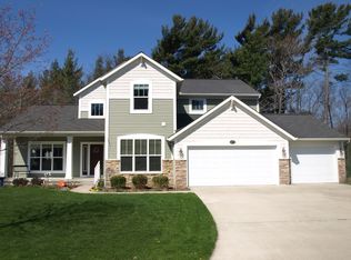 6875 Breeze Point Dr, Norton Shores, MI 49444