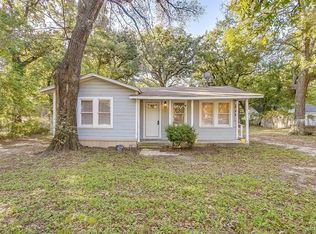 212 Shoreline Dr, Azle, TX 76020