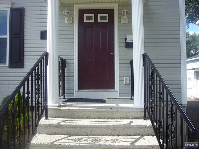 1st image of 212 Grant Ave
