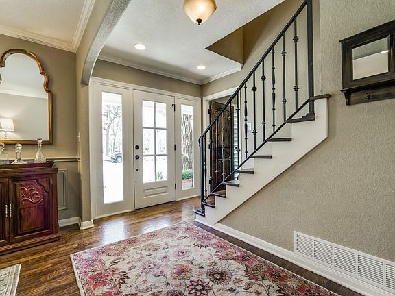 4th image of 3109 Overton Park Dr E