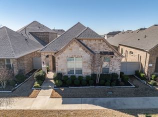 725 8th St, Roanoke, TX 76226