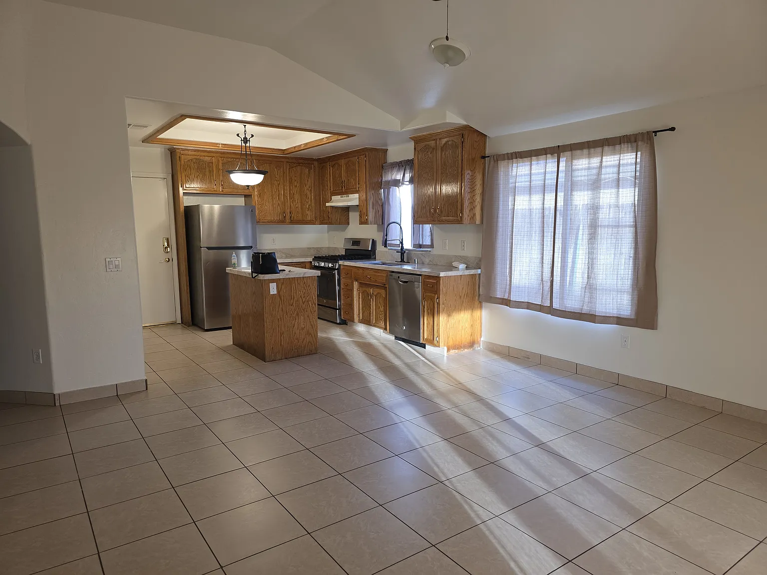 Pine Grove Ct, Bakersfield — Photo 4