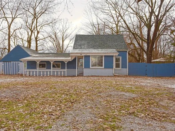 20500 McKishnie St, Clinton Township, MI 48035