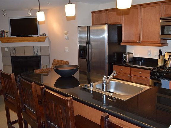 5th image of 110 Sutton Pl #411