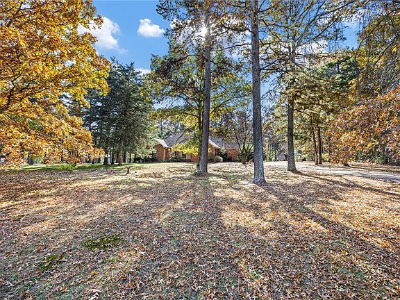 3rd image of 118 Forest Rd