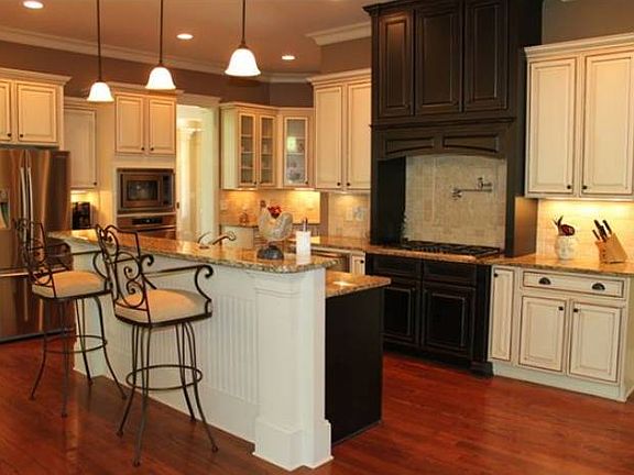 Chefs Kitchen-Many Cabine