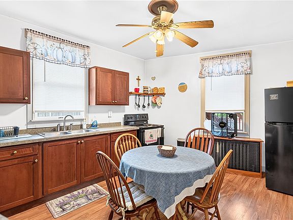 5th image of 402 Gilmore Ave