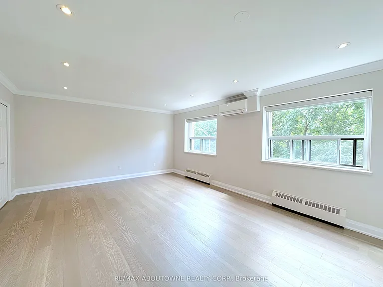 135 Allan St #310 — Photo 9