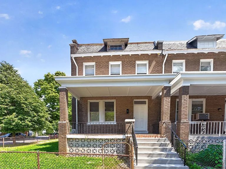 1127 Orren St NE — Photo 1
