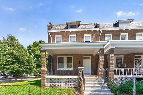 1127 Orren St NE Photo 1