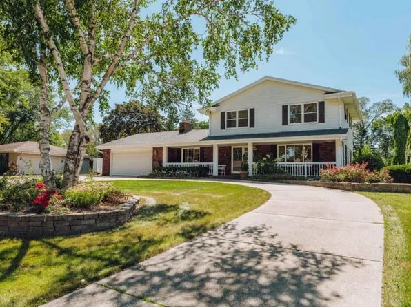 N21W22153 Glenwood LANE, Waukesha, WI 53186