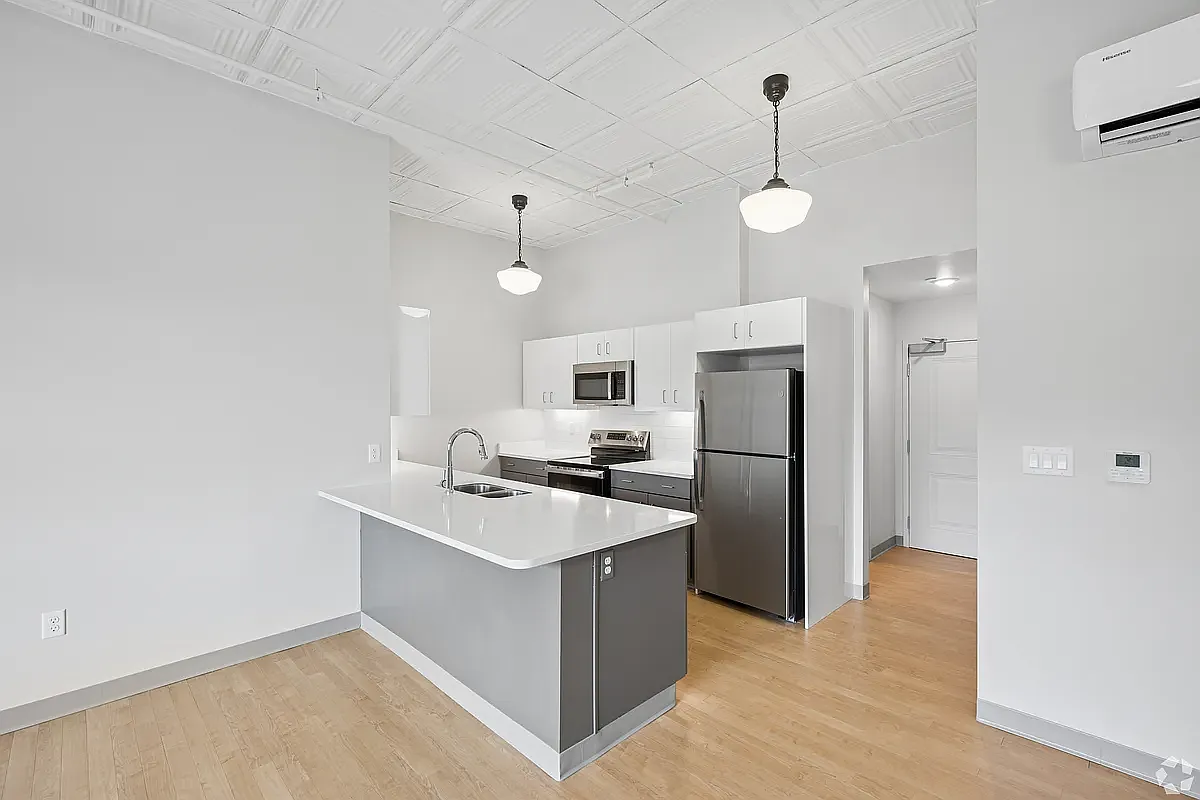 Studio, 600 sqft, $1,925 — Photo 1