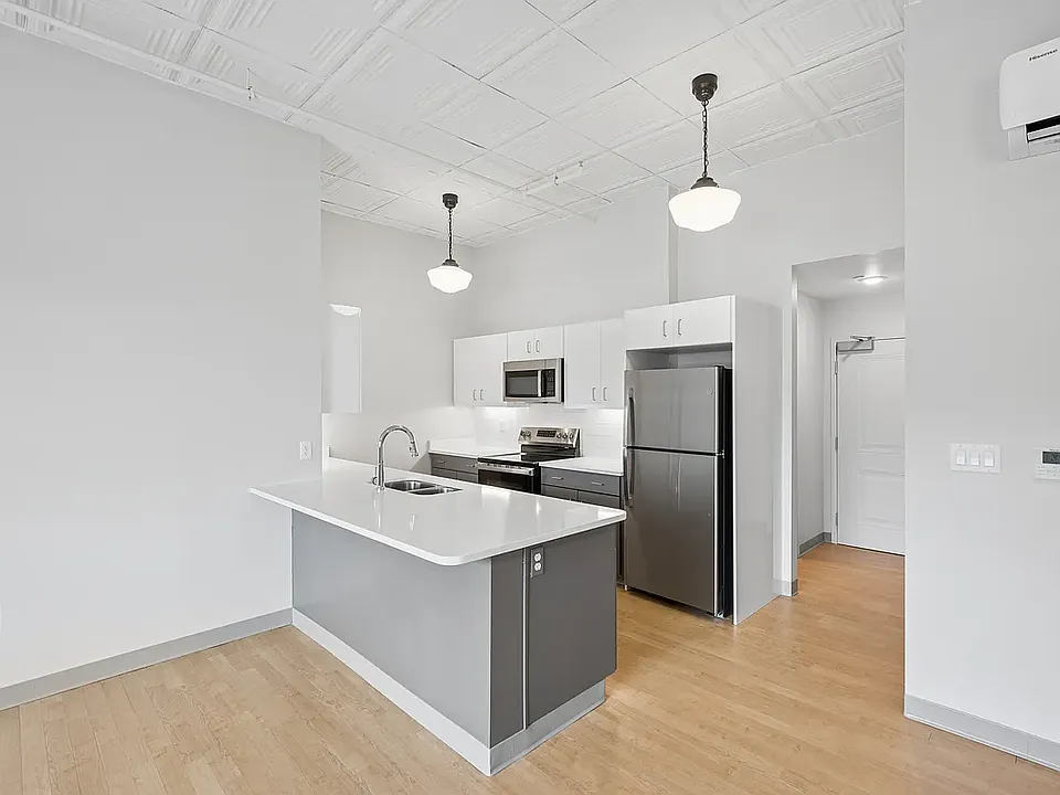 204 Main St #203