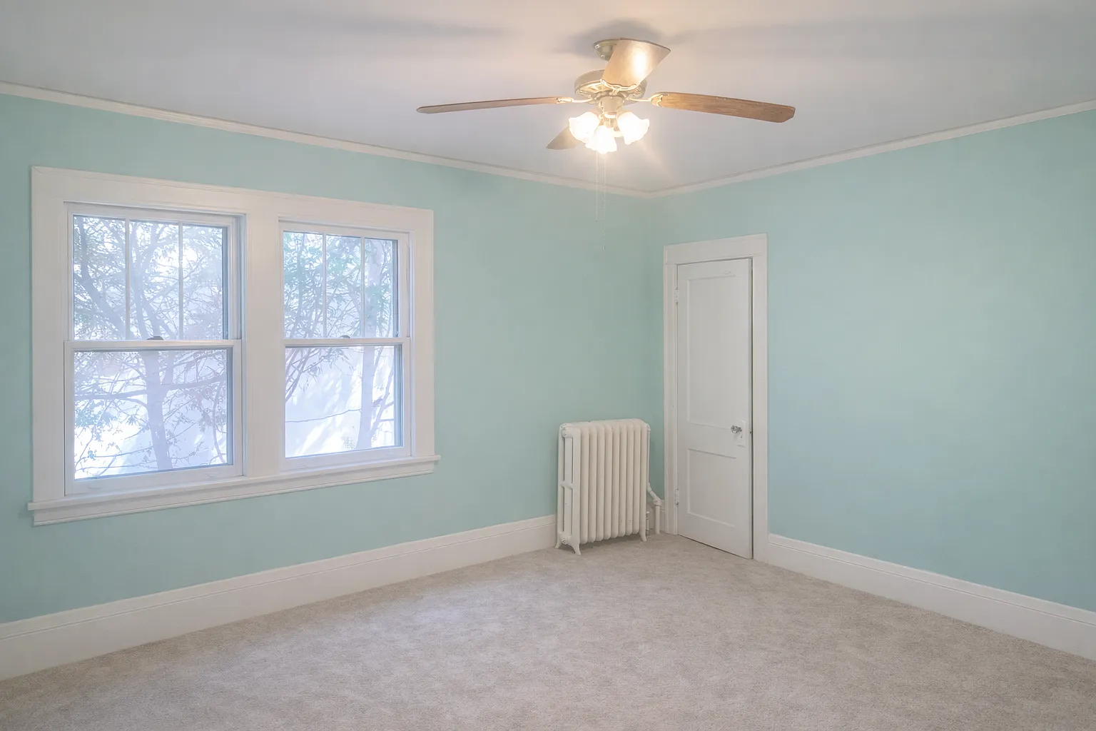 4 bed, $2,400 — Photo 3