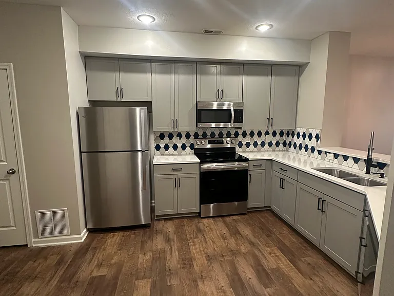 5506 Nottinghamshire Ln — Photo 9