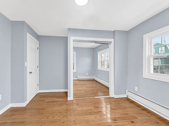 4th image of 1431 Eggert Pl