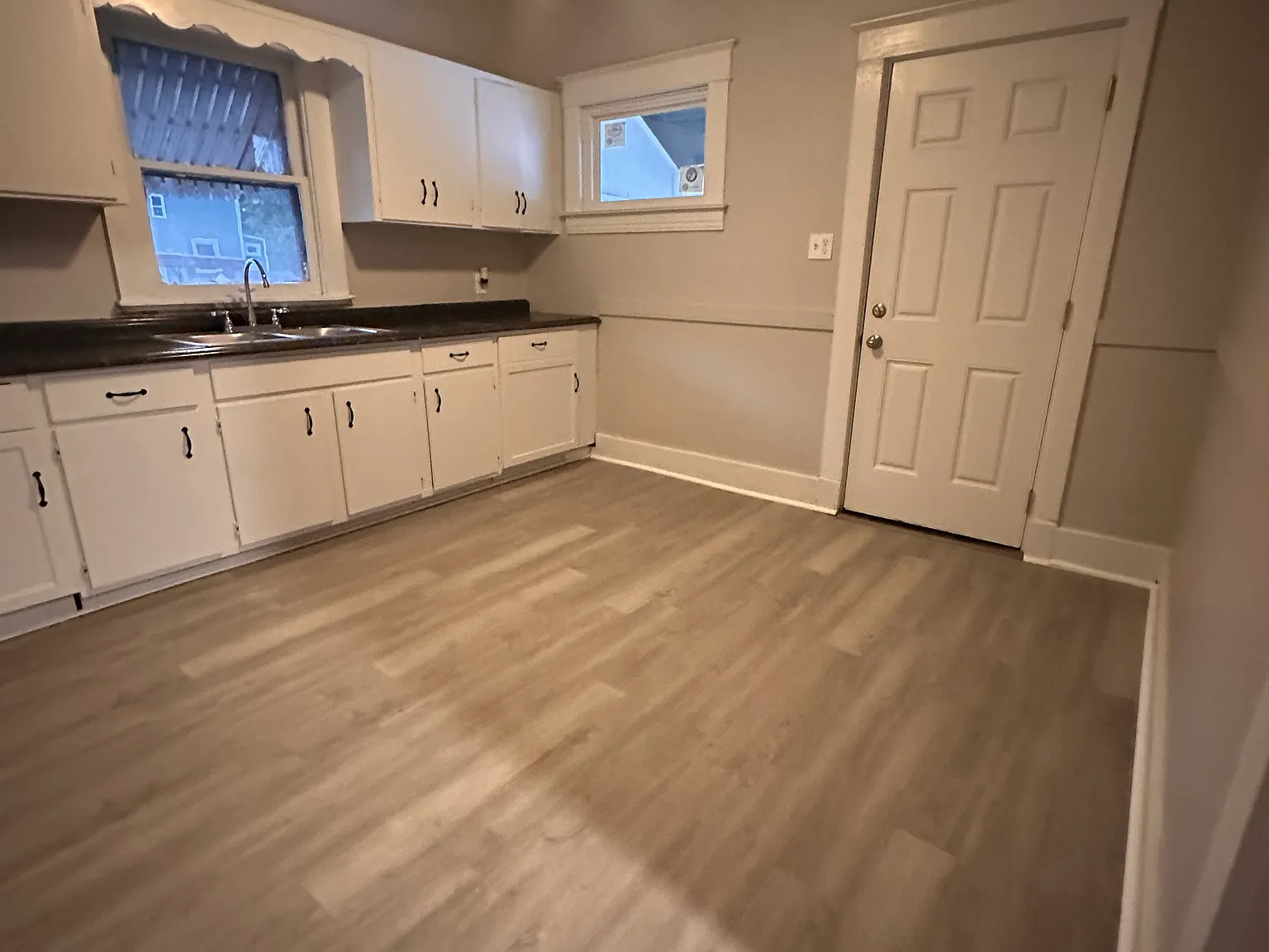 5 bed, 2206 sqft, $1,800 — Photo 2