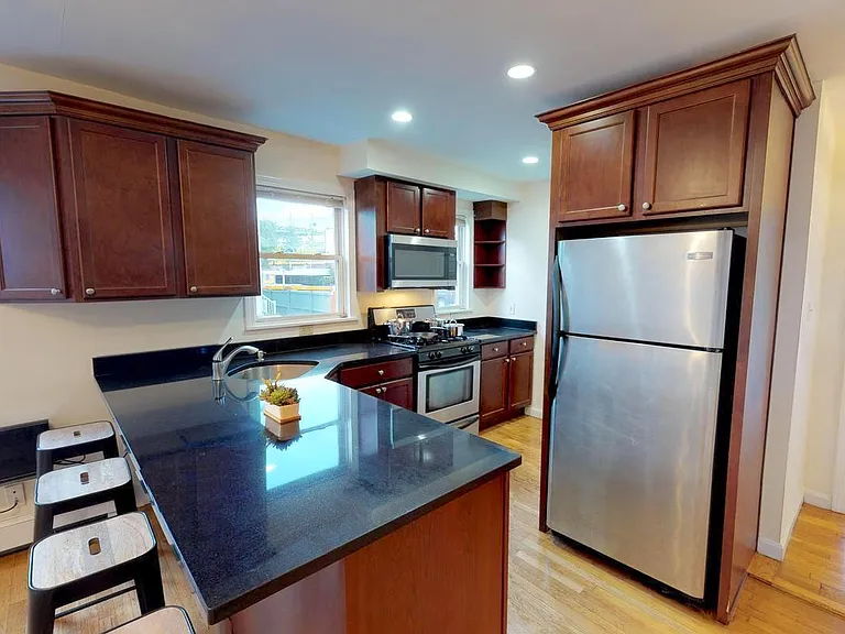 315 Elm St #1 — Photo 3