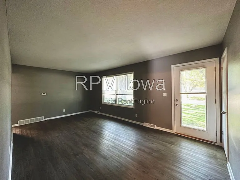 1318 SW Lynn Dr — Photo 3