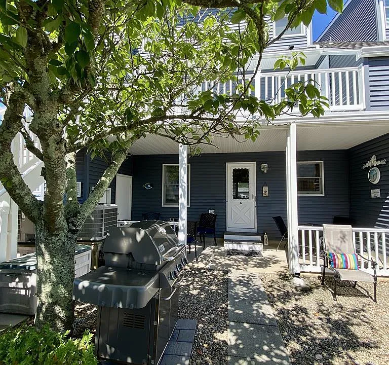 10 SE Central Ave #6