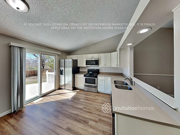 4861 S Dunkirk Way — Photo 4