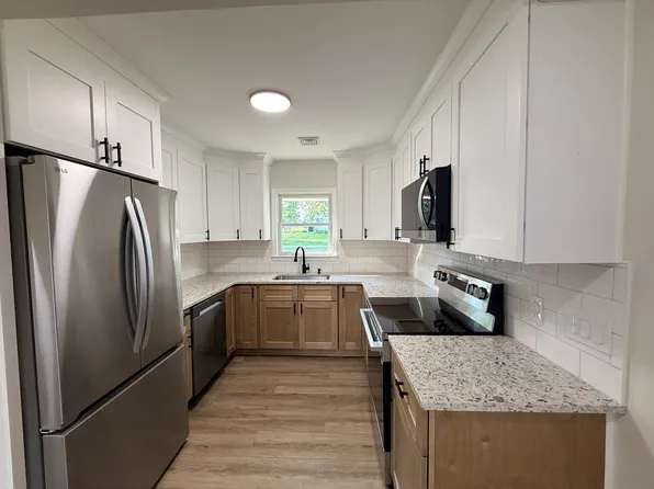 52 Inland Rd, Levittown, PA 19057