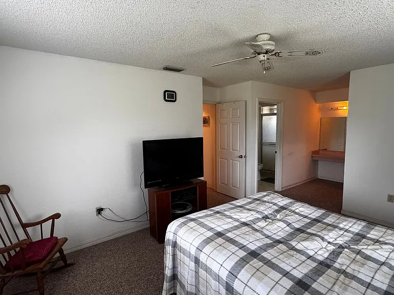 11410 SW 85th Ct — Photo 17