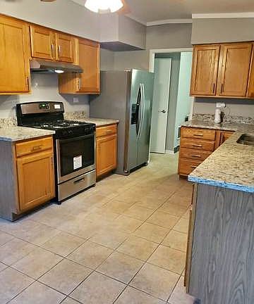 3rd image of 7942 W 98th St