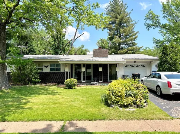 3075 Newgate Dr, Florissant, MO 63033