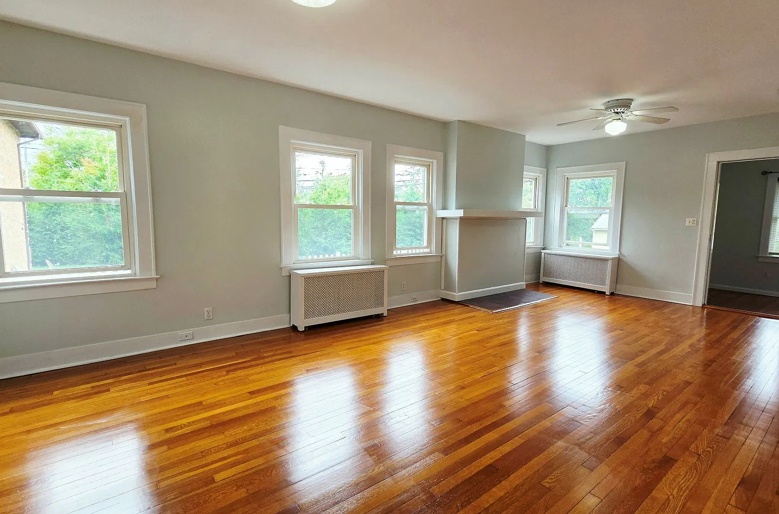 3 bed, 1.5 bath, $2,950 — Photo 2
