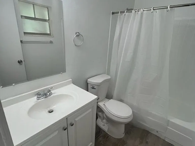 2500 Johnson St — Photo 36