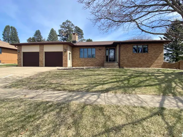 540 Park Ct, Le Mars, IA 51031