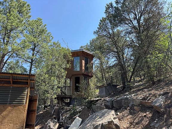 4th image of 47 Green Shadow Ln