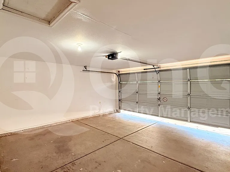 2239 E Morrow Dr — Photo 24