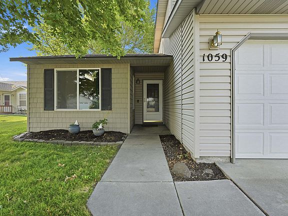 2nd image of 1059 Valley St
