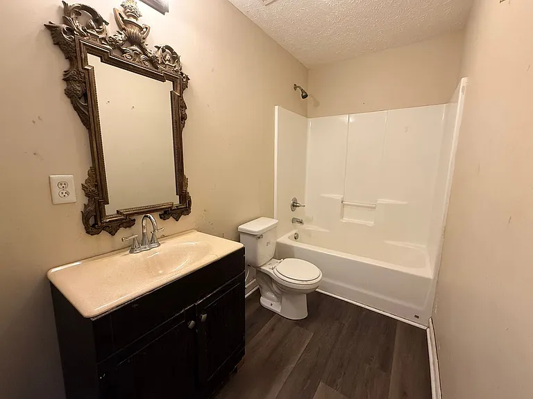 1307 Magnolia St — Photo 4